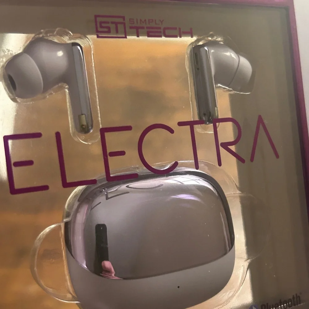 Electra True Wireless Earbuds in White and Silver - Picture 3 of 8